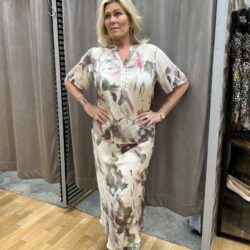 Blommig silkesblus