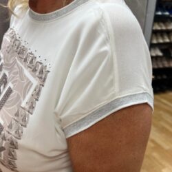 Dressad T-shirt med tryck - Bild 3
