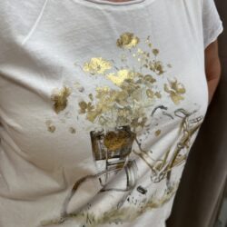 Vit T-shirt med guldig cykel - Bild 3