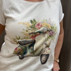 Vit T-shirt med blommig vespa - Bild 3