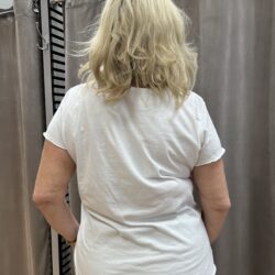 Vit T-shirt med blommig vespa - Bild 2