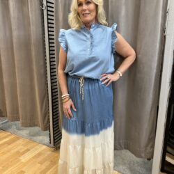 Jeansblus med volangärm - Bild 4