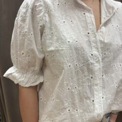 Vit skjortblus med blommor - Bild 3
