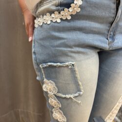 Ljusblå jeans med blommor - Bild 4