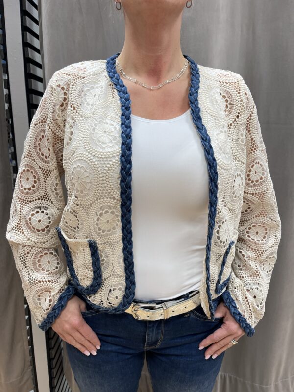 Spetskofta med jeans detaljer