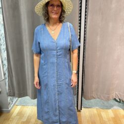 Jeans klänning med knappar - Bild 2