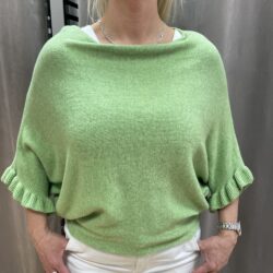 Grön tröja med volangärm