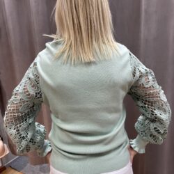 Grön tröja med spetsärm - Bild 3