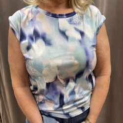 Blå mönstrad low T-shirt