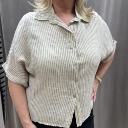 Beige randig linneskjorta