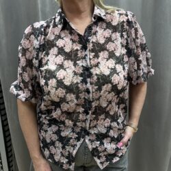 Svart blommig skjortblus