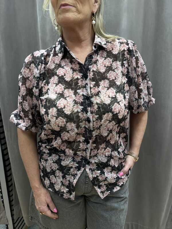 Svart blommig skjortblus
