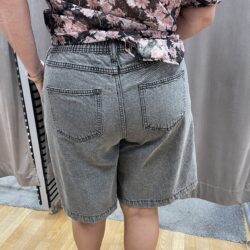 Grå vida jeansshorts - Bild 2