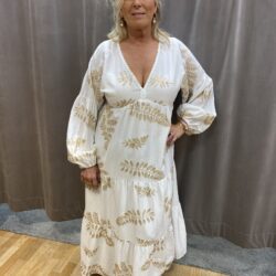 Vit/guld volang klänning - Bild 2