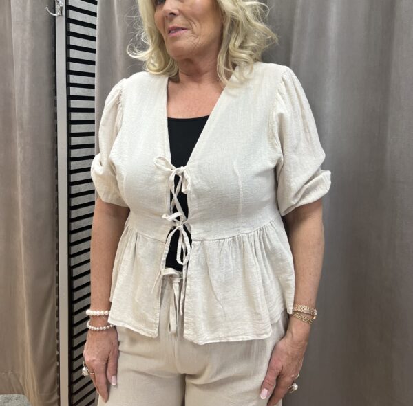 Beige knytblus i linne