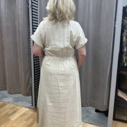 Beige linneklänning - Bild 3