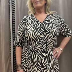 Zebra klänning KAivanna - Bild 2