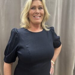 Mörkblå linneklänning - Bild 2