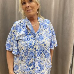 Vit/blå paisley blus - Bild 3
