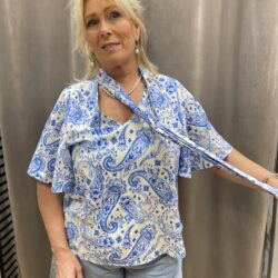Vit/blå paisley blus - Bild 4