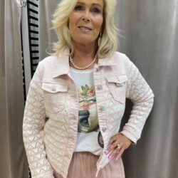 Ljusrosa jacka med detaljer - Bild 4