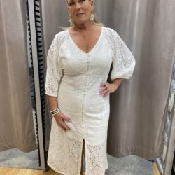 Vit broderad klänning - Bild 2