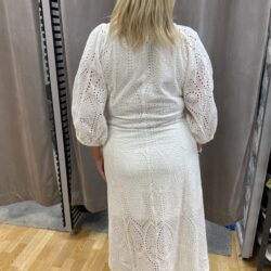 Vit broderad klänning - Bild 5